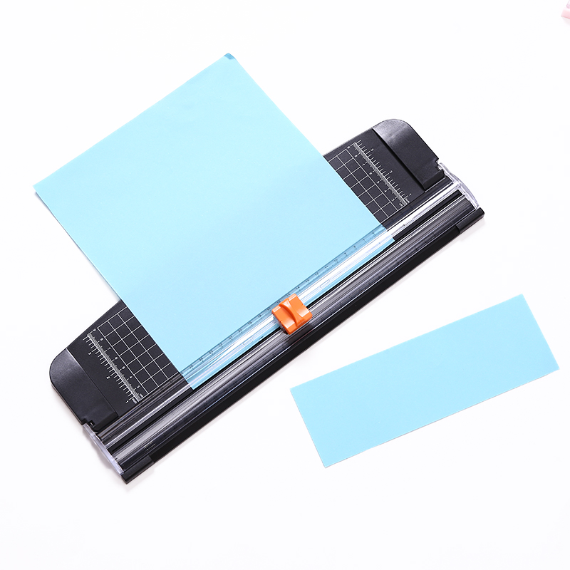 Effortless A4 Paper Trimming Children's Manual Paper Trimmer with Safety Protection