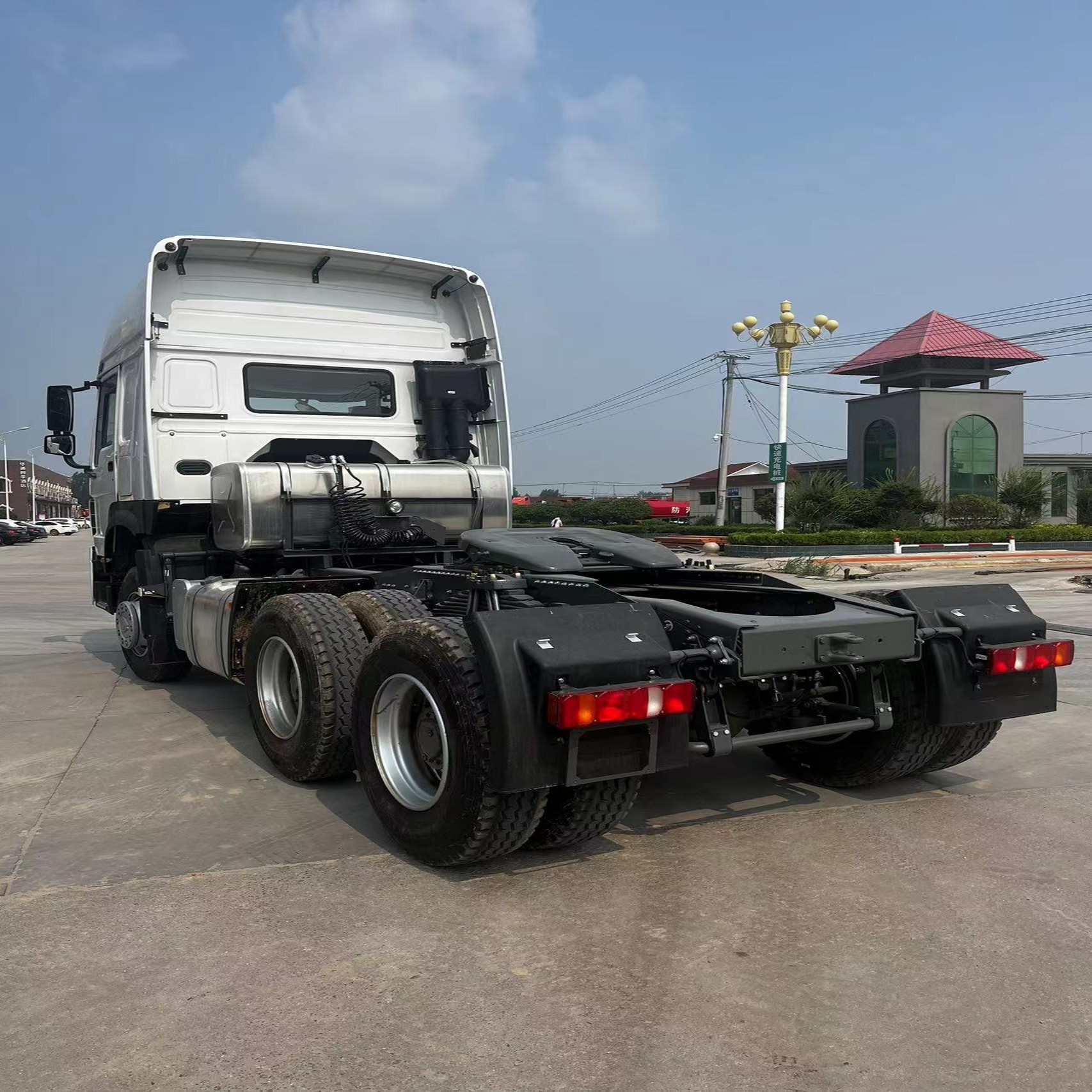 430hp Used Tractor Trailer Sinotruk Howo T7H 10 Wheels