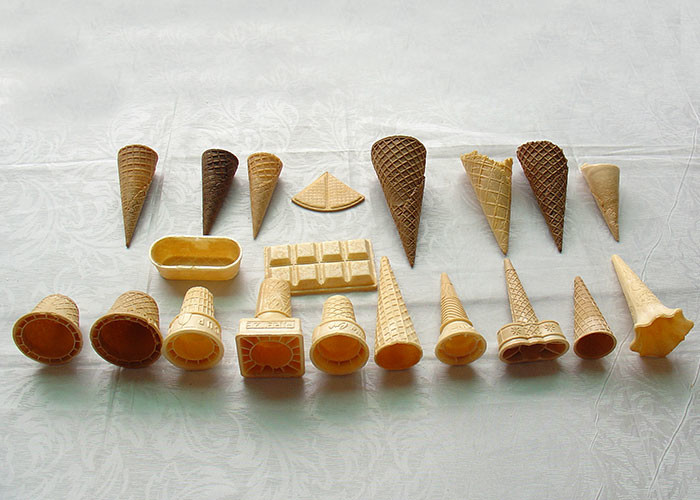 Custom Size Chocolate Ice Cream Cone For Supermarket / Store , Multiple Shap