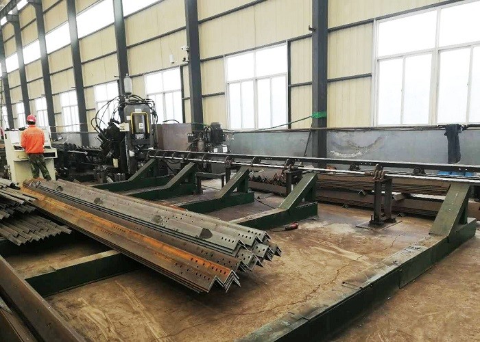 Silver Hot Dip Galvanized Steel Tower , Communication Metal Towers