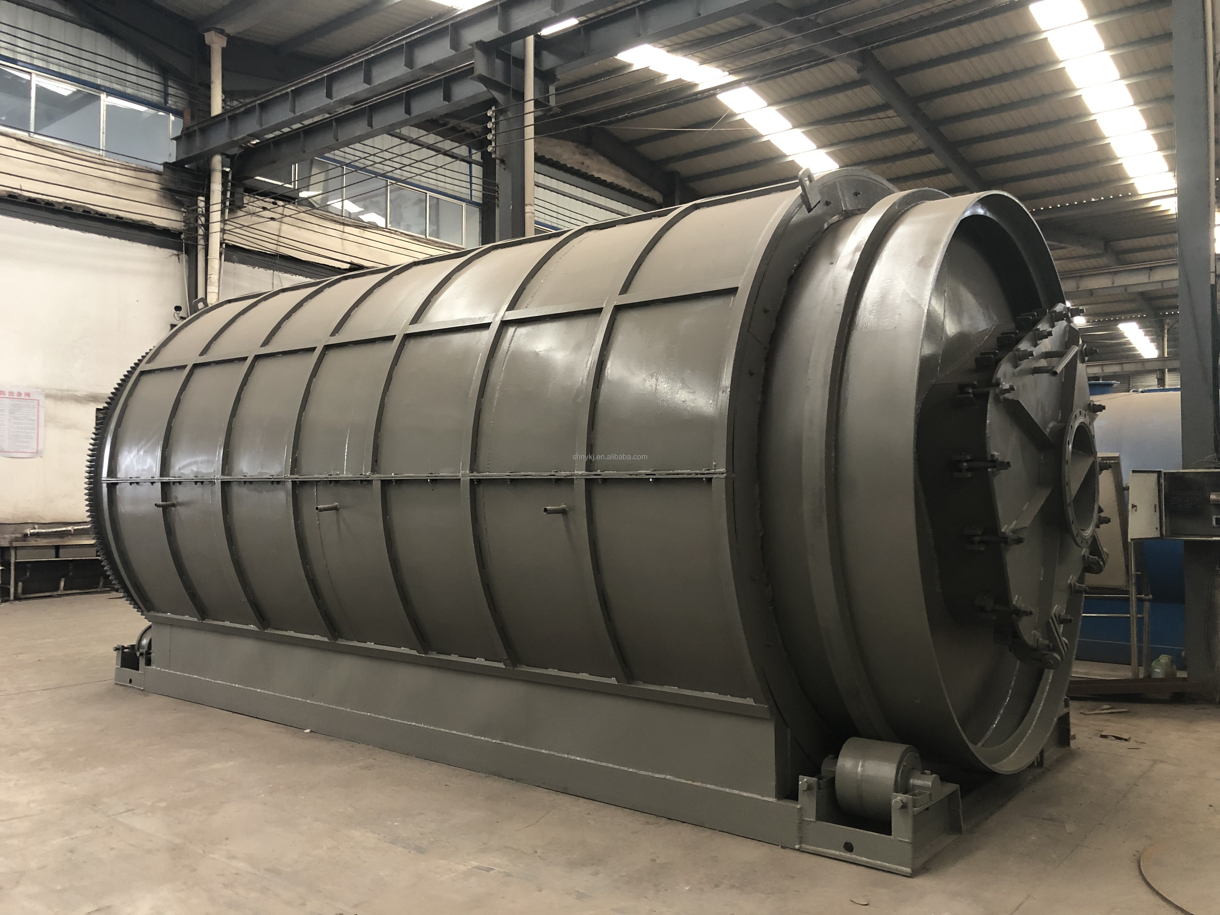 Raw Material Rubber 2022 Thermal Cracking Machine Refines Waste Tyres to Oil Equipment