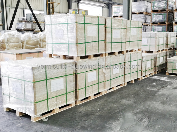 Vermiculite board for fire protection and thermal insulation