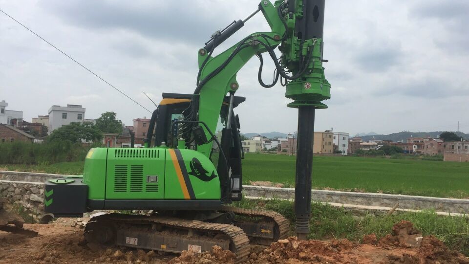 Small Hydraulic Rotary Piling Rig Borehole Pile For Different Construction Stratum Max. Drilling Diameter 1000mm