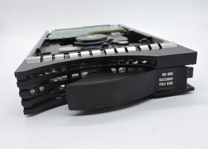 44W2234 IBM Hard Disk 44W2235 300G 15k SAS 3.5inch 1 year warranty