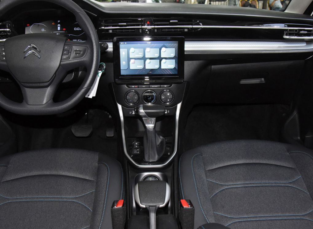 DongFeng Citroen C3-XR 5-Seat Small SUV Made in with 2655mm Wheel Base and Battery Capacity of kWh