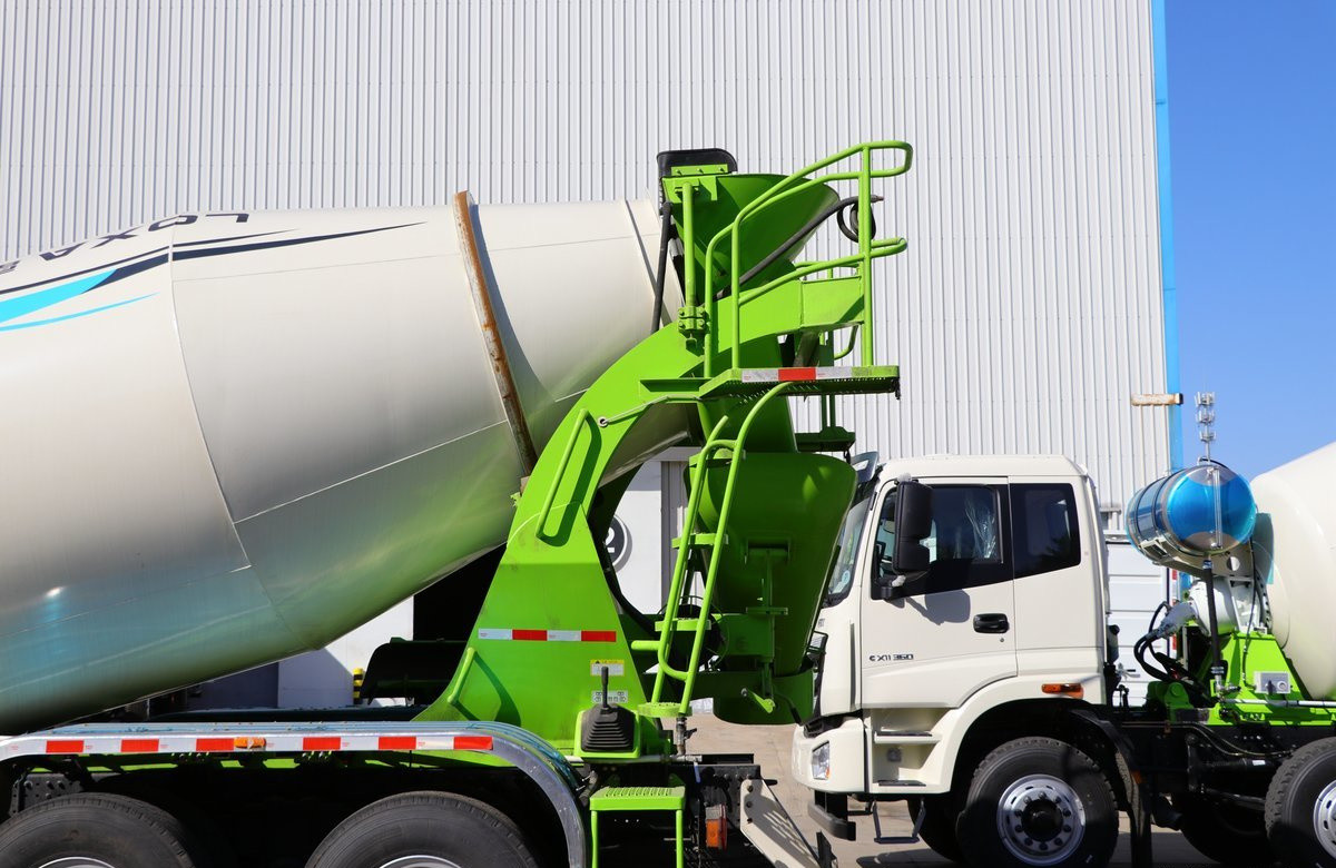 Chinese Brand Mixer 8*4 Ready Mix Concrete Truck 350hp Euro 6 Left Hand Drive