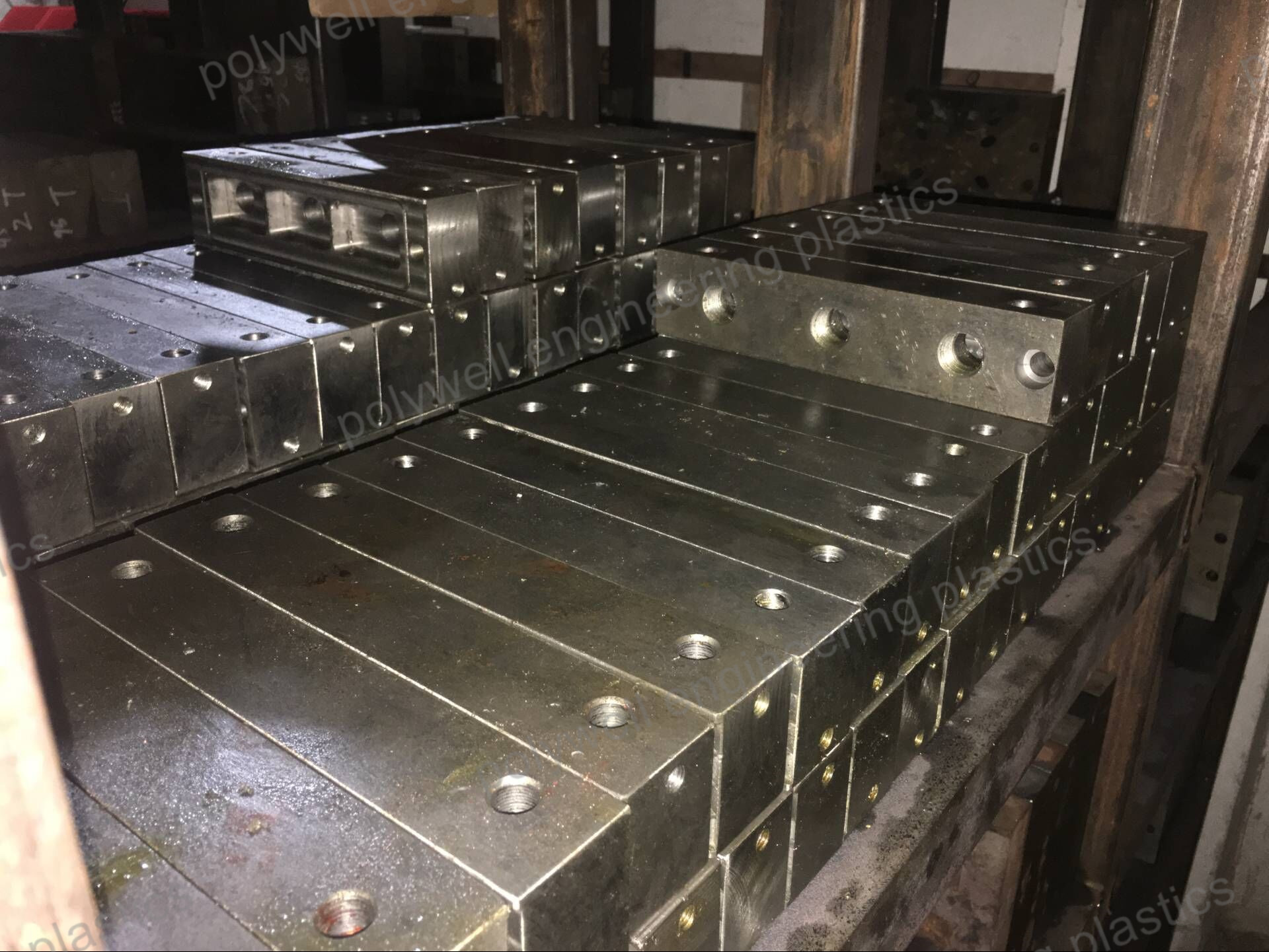 Extruded Tool for Thermal Break Strip Extruding Machine