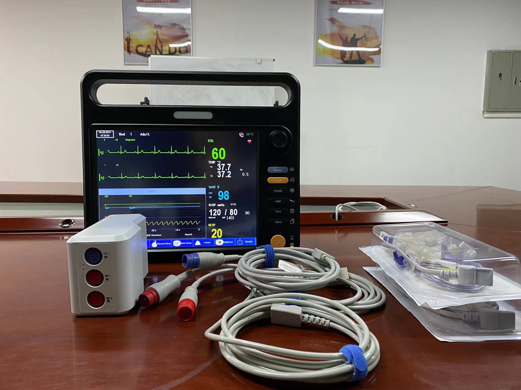 Modular Hospital Vital Monitor Machine Multilingual With 12.1" Display