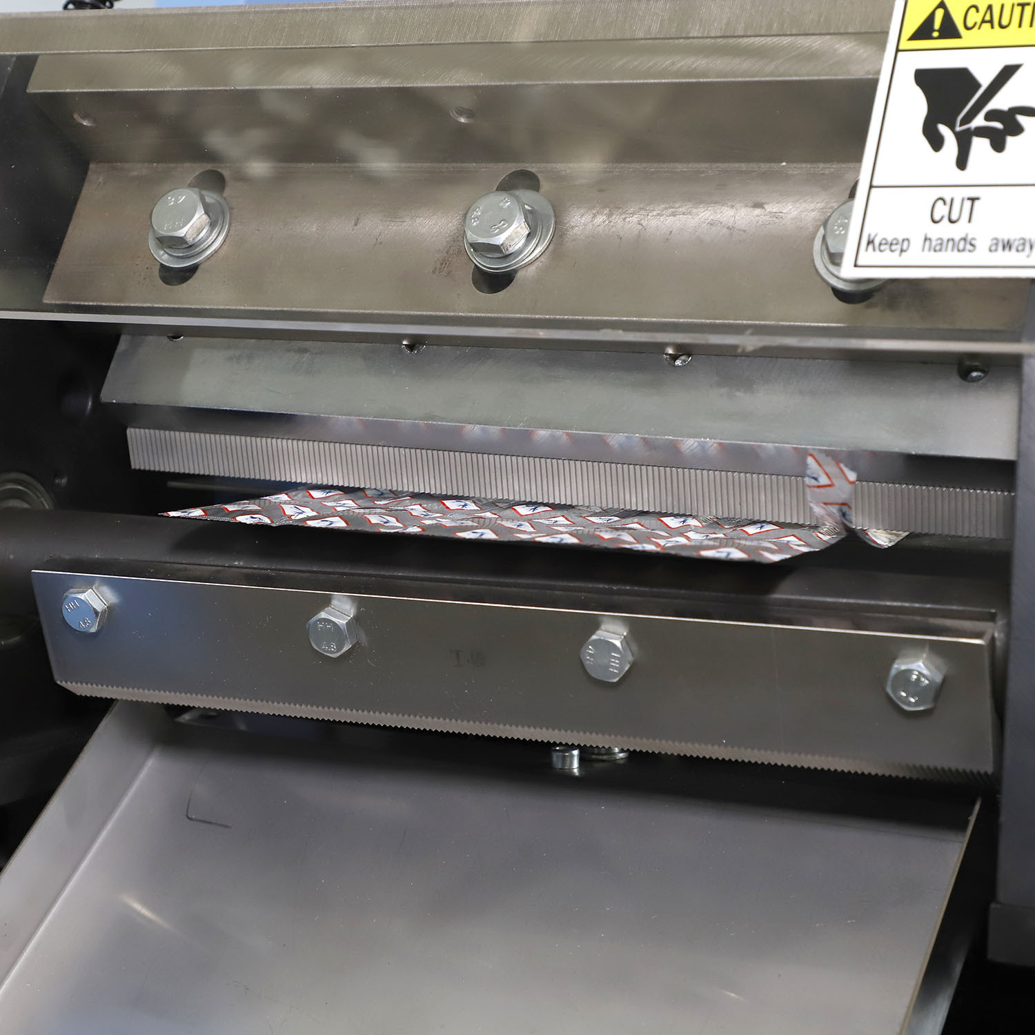 SWSF 450 Flow Wrap Packing Machine Servo Motor Driving Wrap Packaging Machine