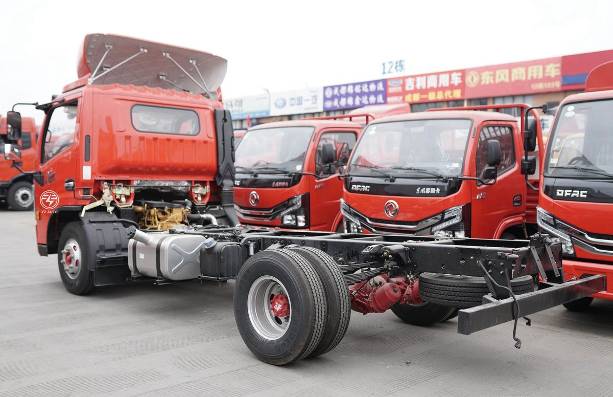 Dongfeng 4x2 Mini Light Commercial Delivery Cargo Truck Diesel Manual Yuchai Euro 4