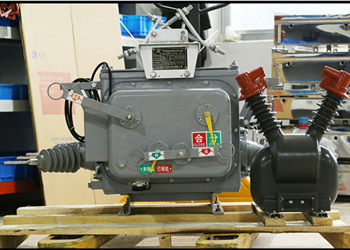 Outdoor Column 12KV Manual Circuit Breaker High Voltage 10000 Times Mechanical Life