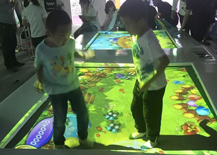 Playground Interactive Floor Projection Games Trampoline 2.1 X 2.1M Easy Installation