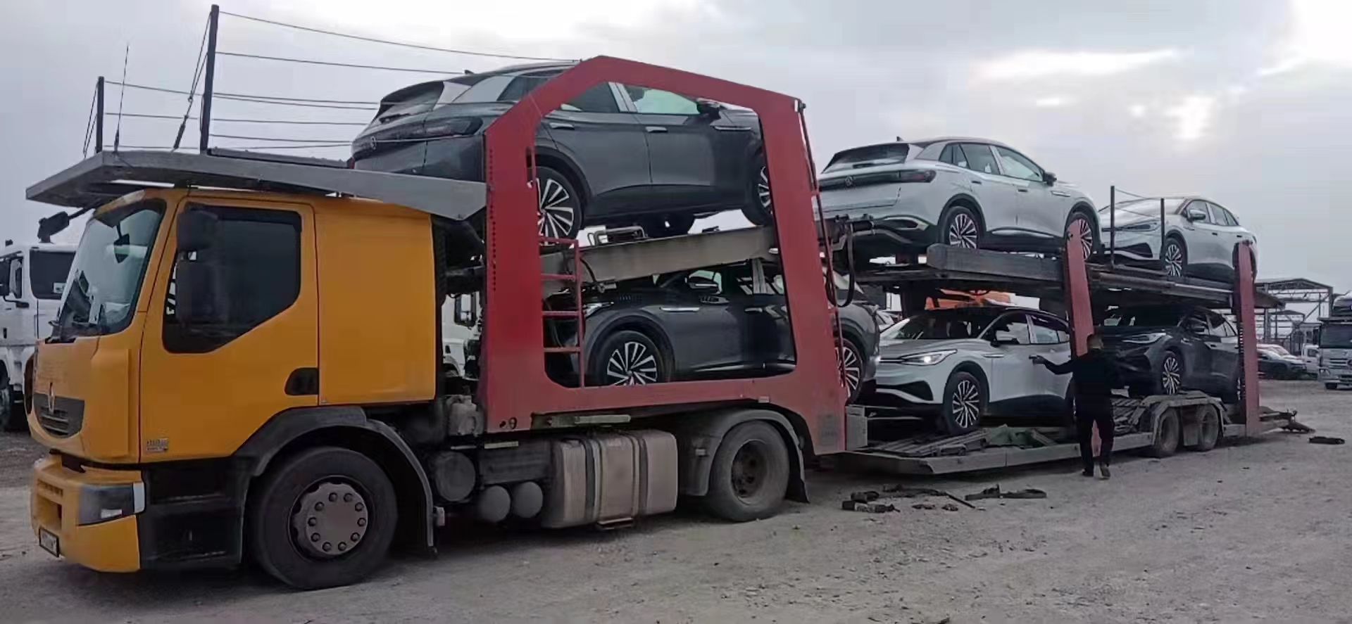 2023 Changan Automobile UNI-K Country VI Oil Truck with Multi-function Steering Wheel and Year 2023