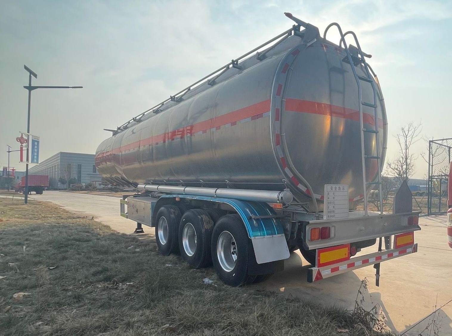 CIMC 3 Axles 8000L/5500L/7000L/7500L Gasoline and Diesel 4 compartments design 28 KL Steel Fuel hydraulic Tank Trailer