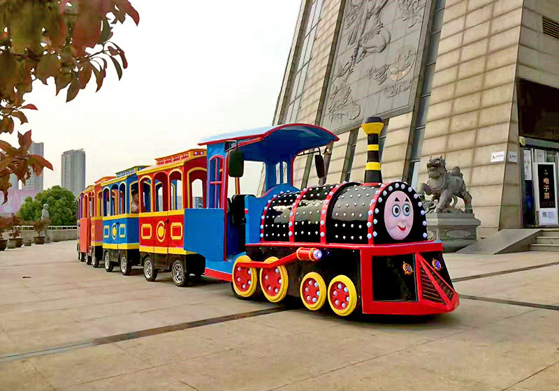 Thomas Small trackless sightseeing train Speed 28km/h FRP Motor Power 3KW