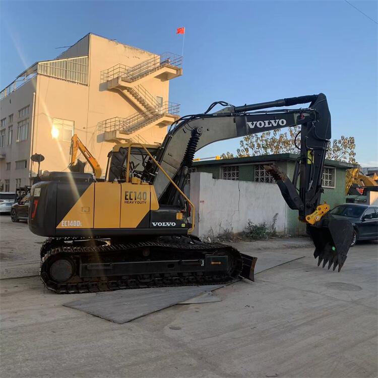 15 Ton Volvo EC140 Track Digger with 12920KG Operating Weight and 0.5m3 Bucket Capacity