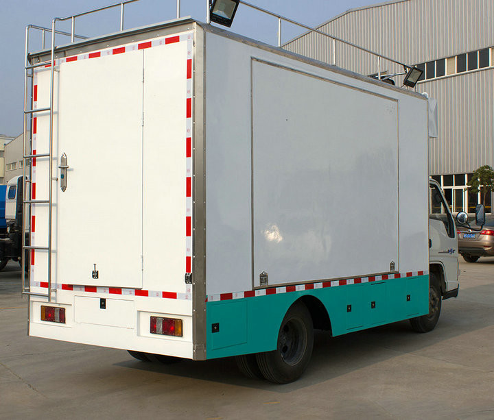 Customized JMC Mobile Cooking Trucks , Street Food Truck For Dessert / Cafes / Boissons