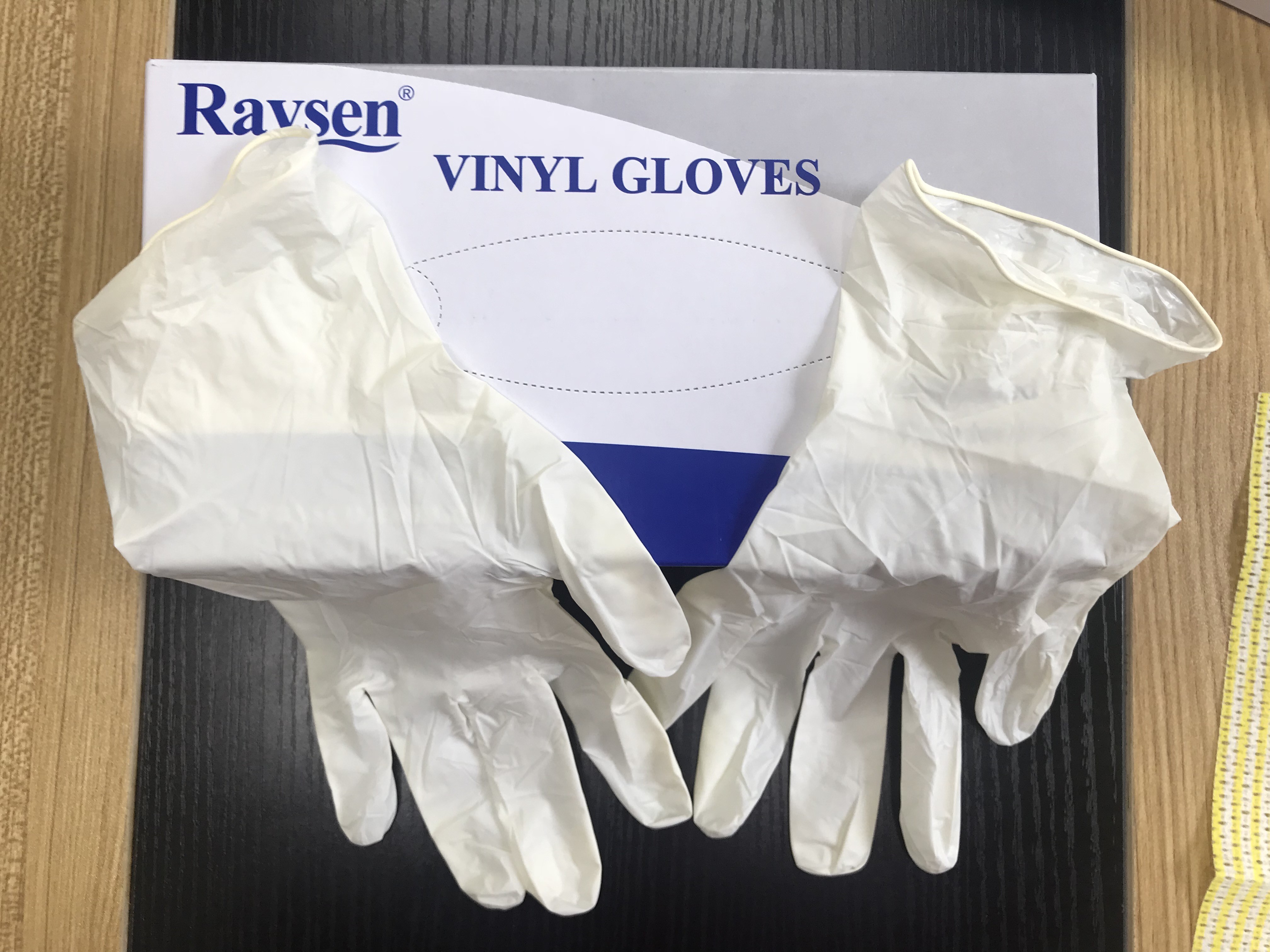 Disposable Powder Free Vinyl Gloves Stretch Creamy Color Vinyl Gloves