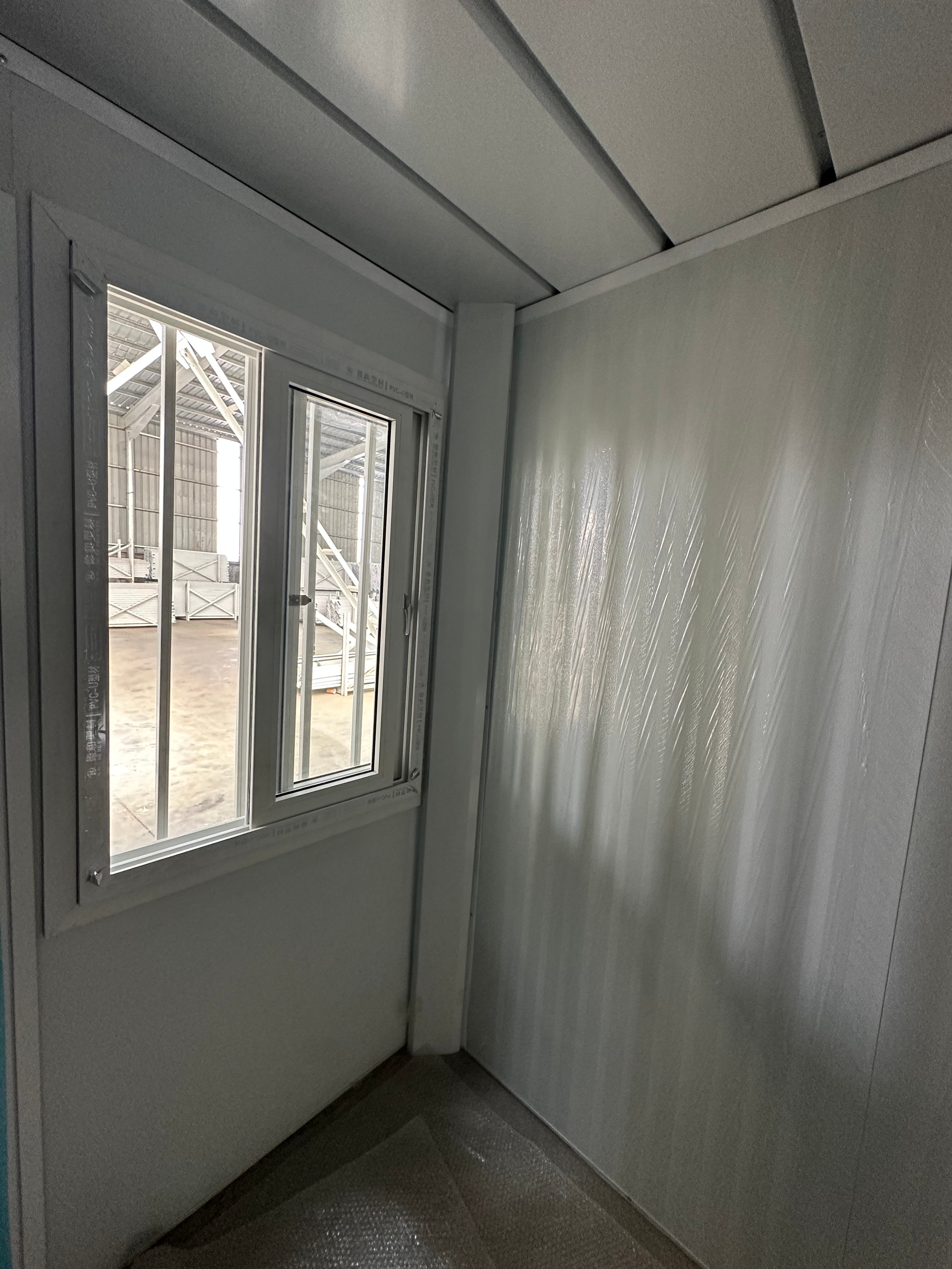 Top Roof Water Proof Foldable 20ft Office Container House with Mordern Design and Customizable Options