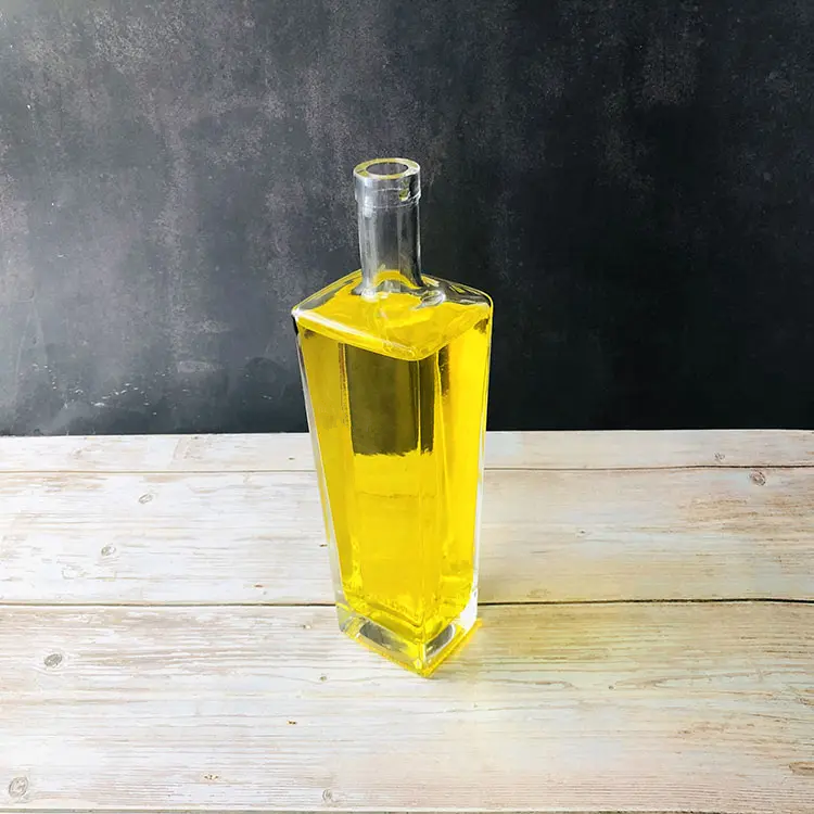 Cosmetic Packing 750ml Capacity Glass Bottle for Alcohol Vodka Whisky Custom Branding