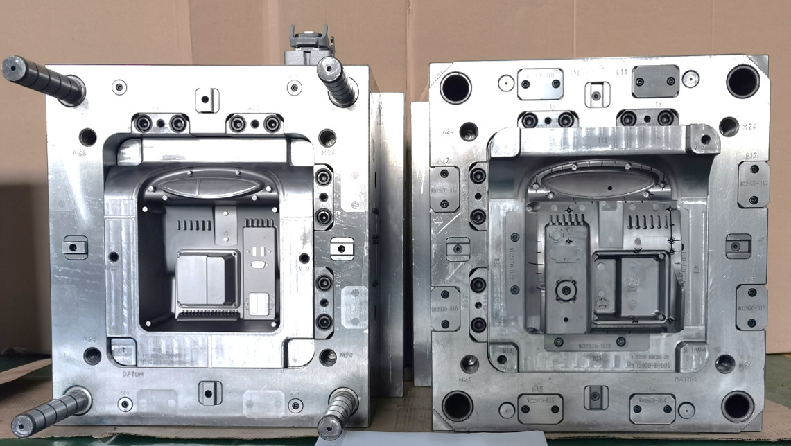 Safety Medical Plastic Molding Medical Injection Moulding With Chemical Texture
