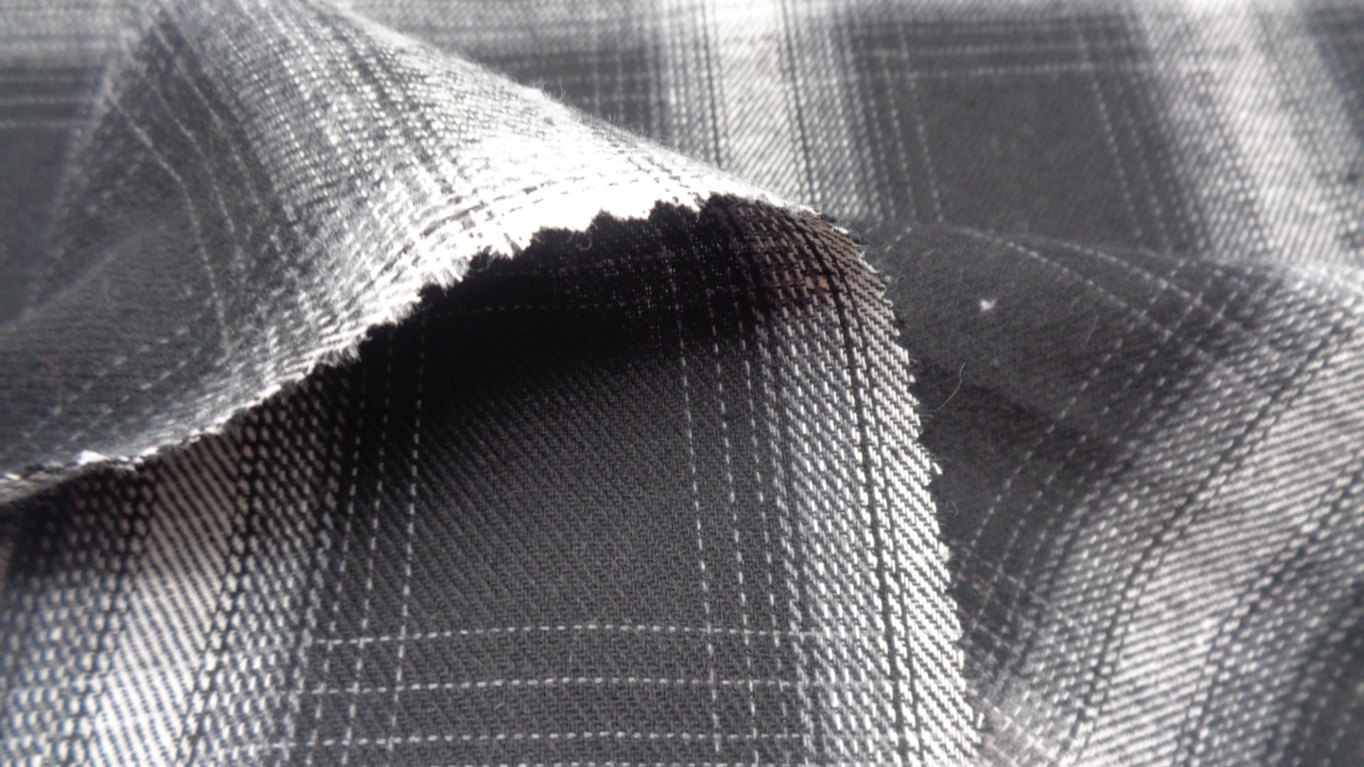100% Polyester Outdoor Jacket Fabric 220gsm 150 Cm Windproof Grid