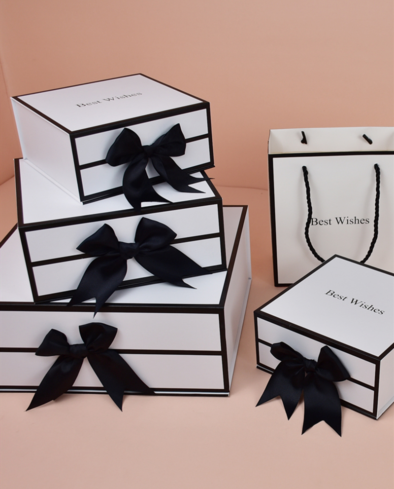 Foldable Paperboard Perfume Wedding Gift Packaging Box With Ribbon Magnetic Closure