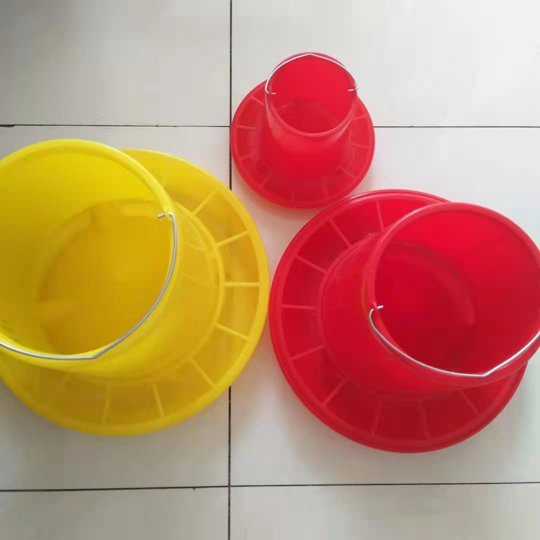 Plastic Bucket Feeding System PE Poultry Feeder Drinker