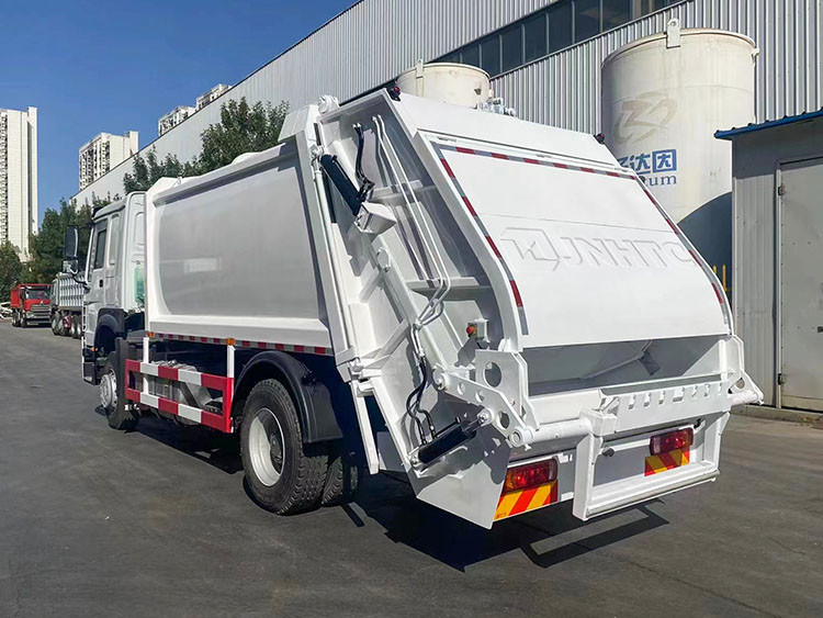 Sinotruck 371HP Garbage Compactor Truck HOWO 4X2 Trash Truck