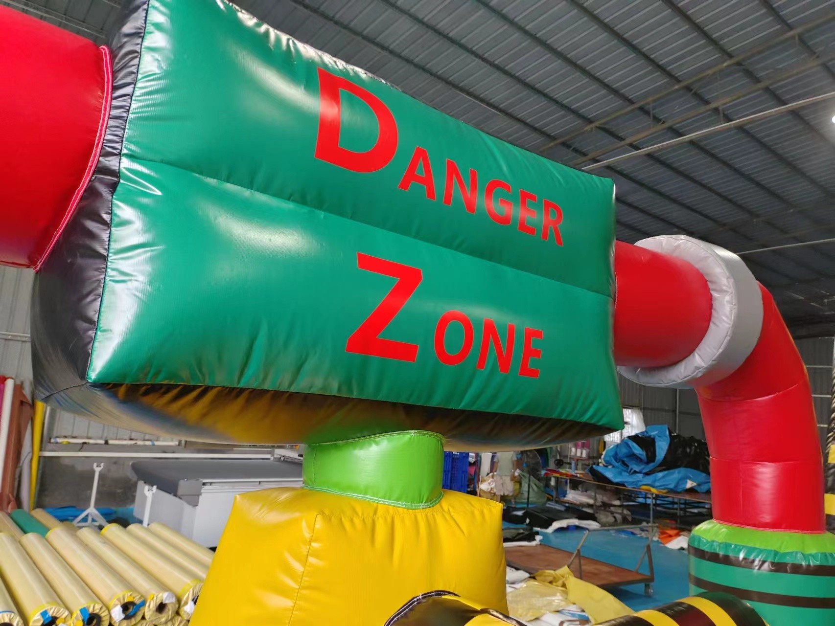 Supplier Inflatable Obstacle Courses Danger Zone Theme Games Jumping Castle