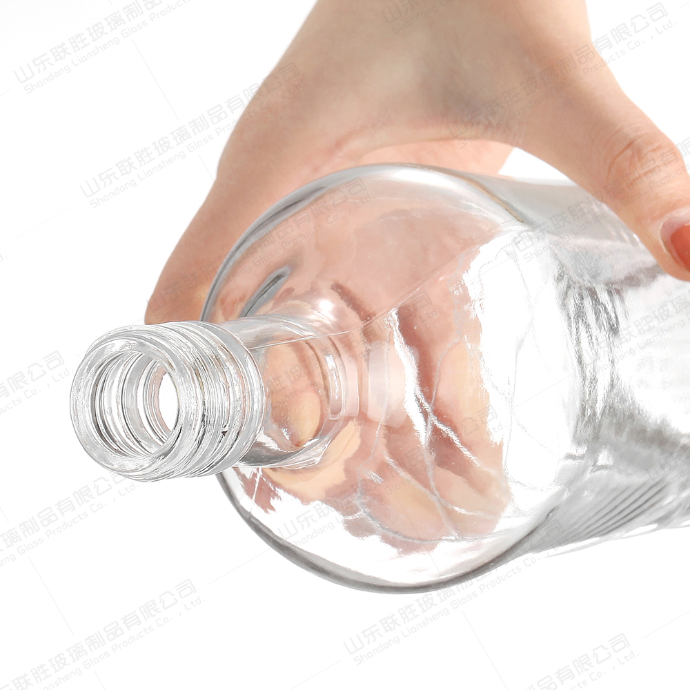 500ml 700ml 750ml Round Engraved Glass Bottle with Screw Cap for Vodka Gin Whisky