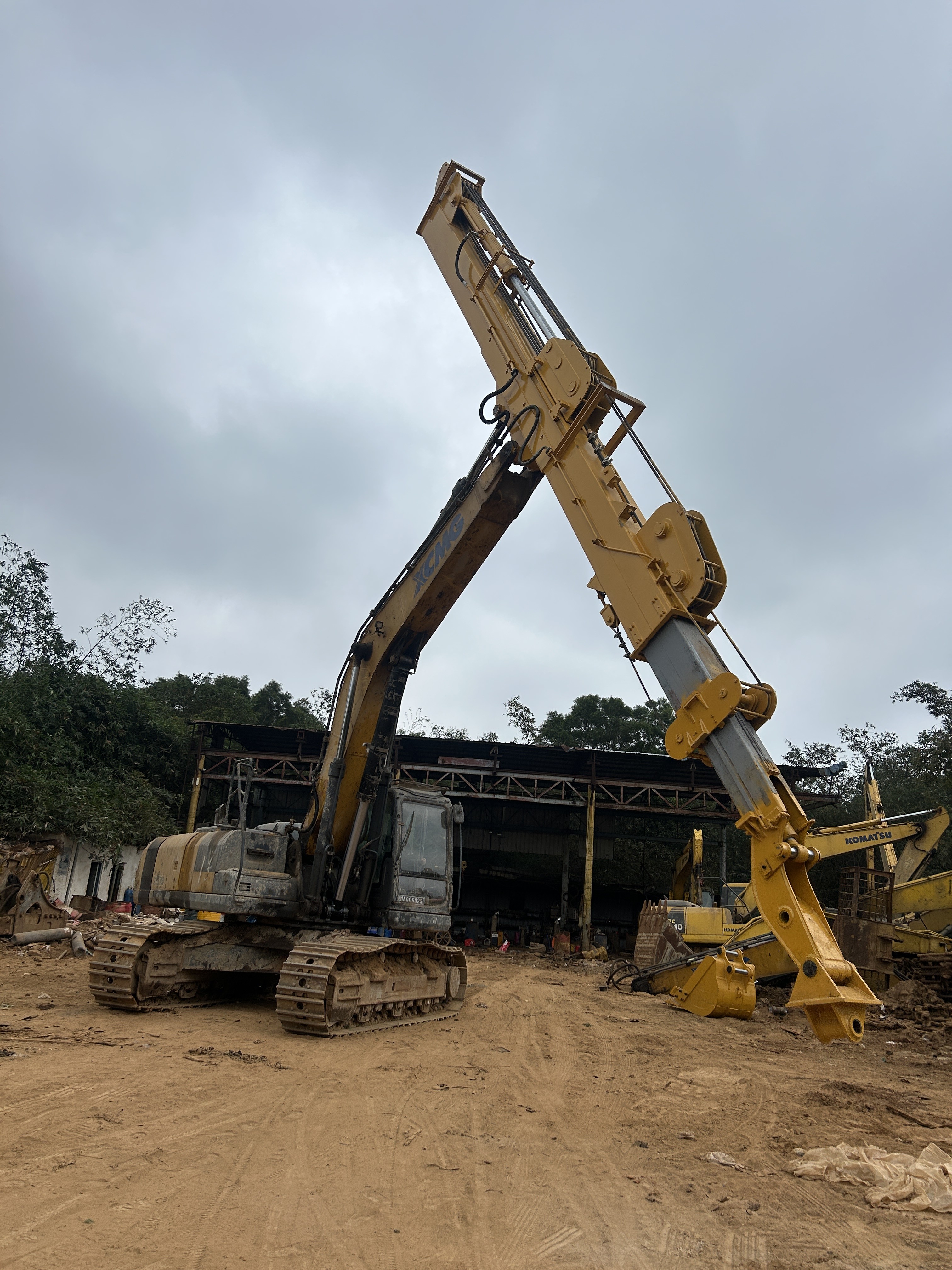 Customizable Excavator XE370 Three Stage Telescopic Arm BS900 Material Lighter Efficient In Carrying Bucket Or Grab 37T