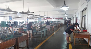 Tungsten carbide wire drawing die