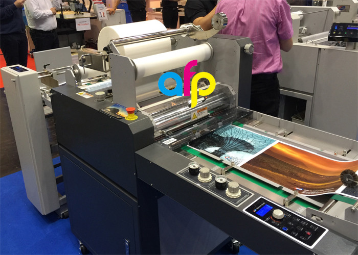 Glossy Laminating Roll Film , 24 Micron BOPP Lamination Film 445mm * 3000m Roll