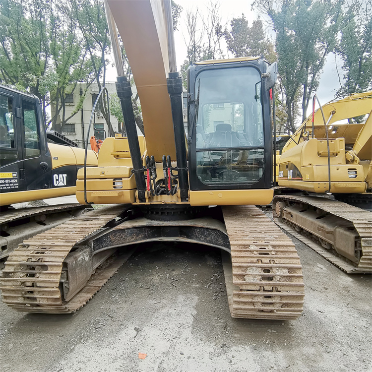 20 Ton Cat 320D2 Excavator with Original Hydraulic Cylinder and 2668 Working Hours