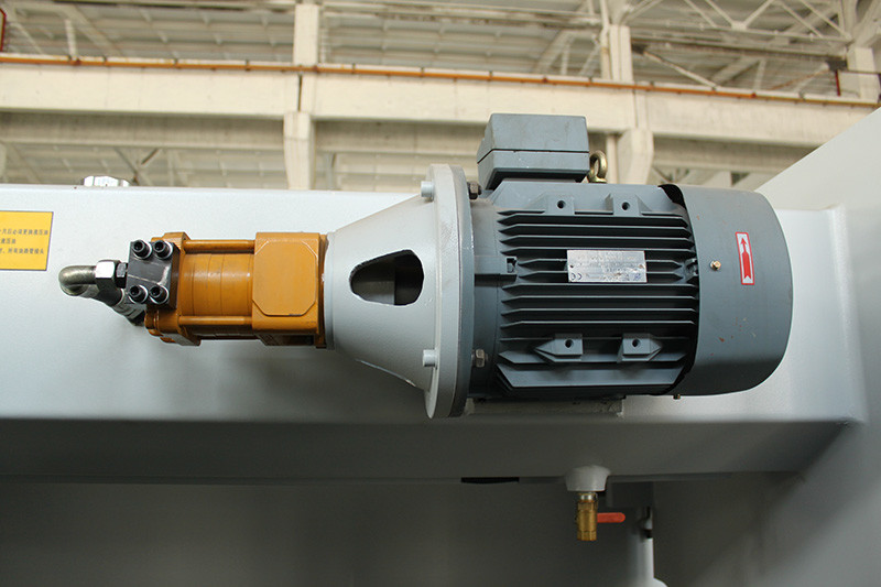 PLC Metal Fabrication CNC Hydraulic Shearing Machine 6*2500mm For Cutting Sheet Metal