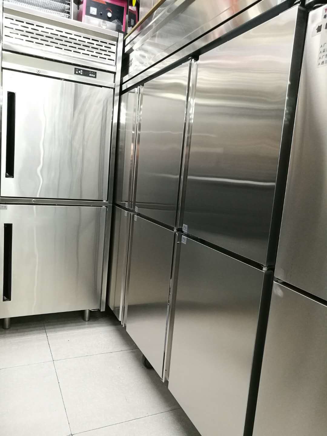Low Power Consumption Commercial Refrigerator Freezer Highly Firm Adjustable Shelves