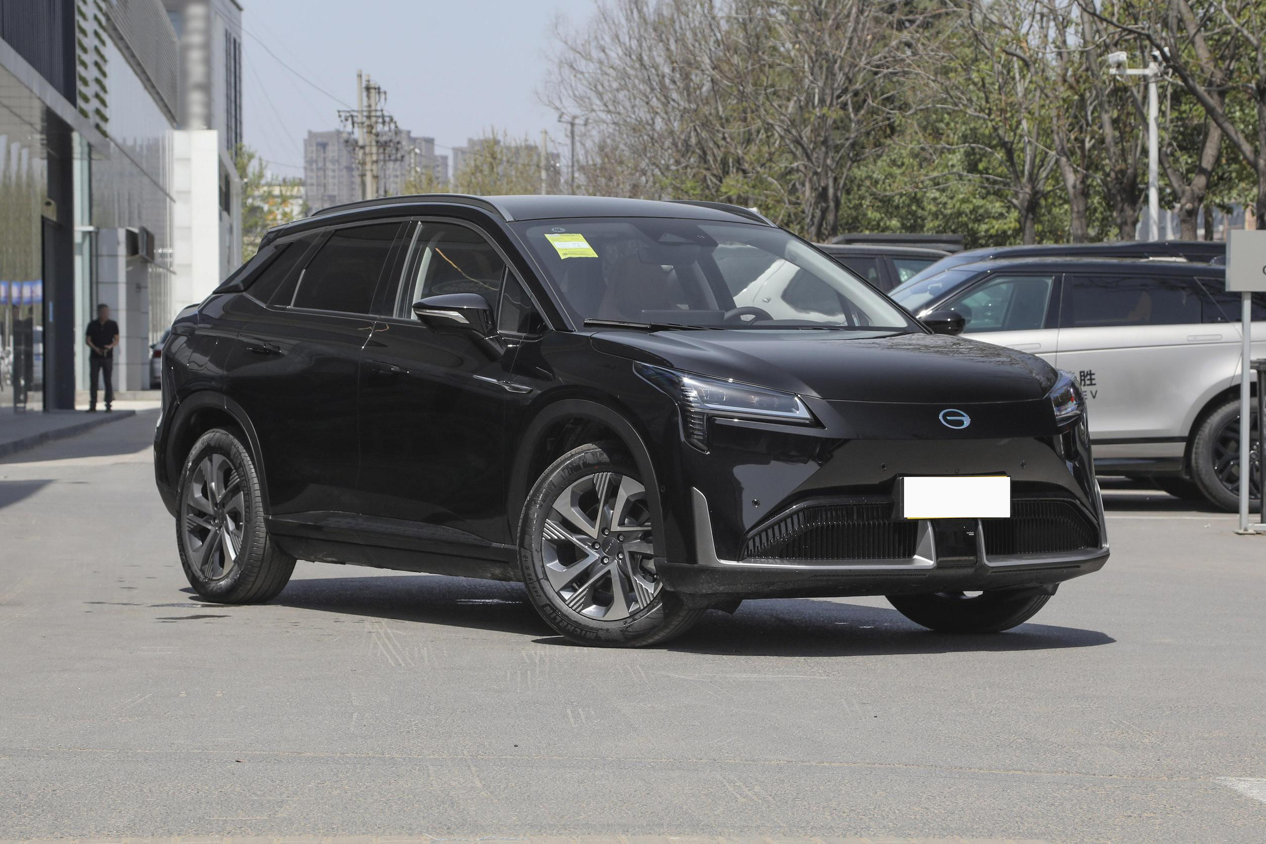 Smart EV Electric Car SUV 650KM Long Range Aion Gac Lx Plus 80D Customized Color