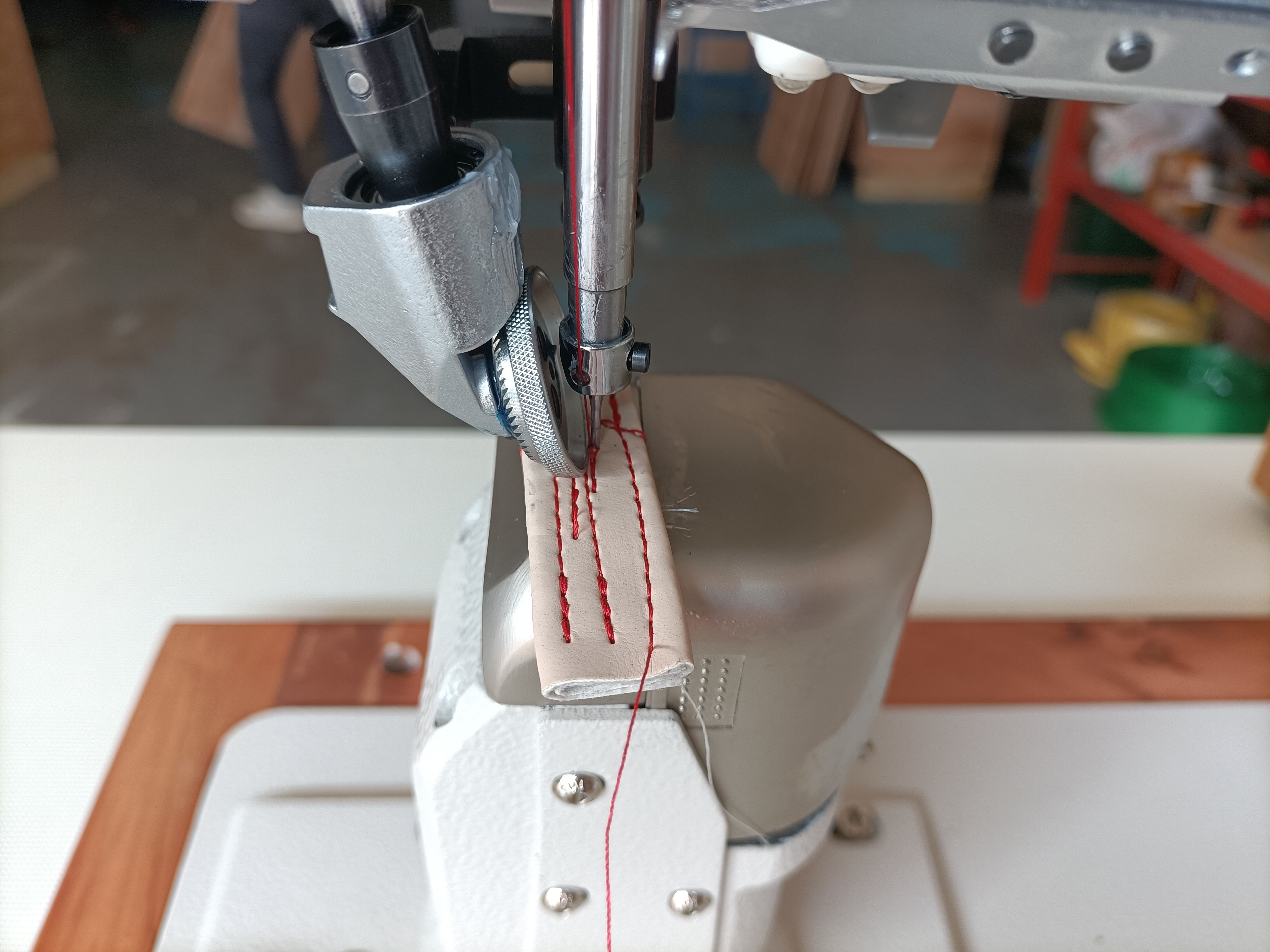 High Speed Double Needle Shoe Sewing Machine Computer Post Sole Stitching Machine