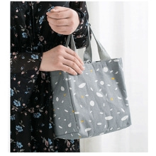Simple and stylish lunch bag