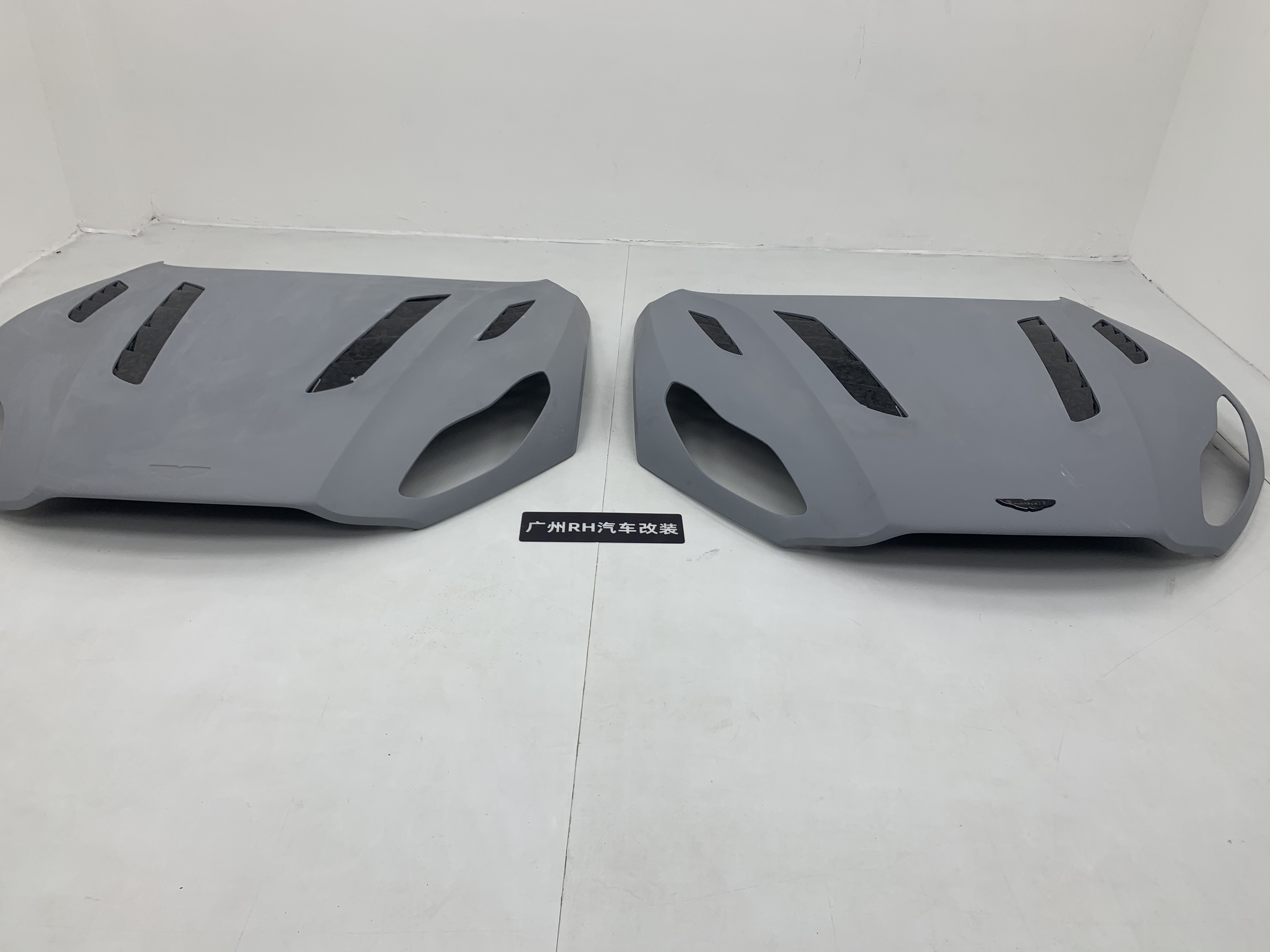 DB11 Aston Martin Body Kit Custom Color Hood Carbon Fiber Engine Hatch 2017-