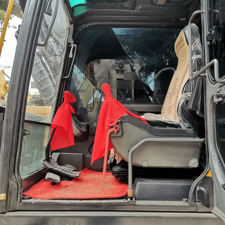 21 Ton Used Volvo EC210 Excavator in Shanghai Good Health and Reliability from Korean