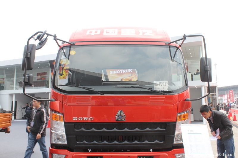 10 Ton 4x2 Sinotruk Howo7 Heavy Cargo Truck Red Color 6 Tires With Air Conditioner