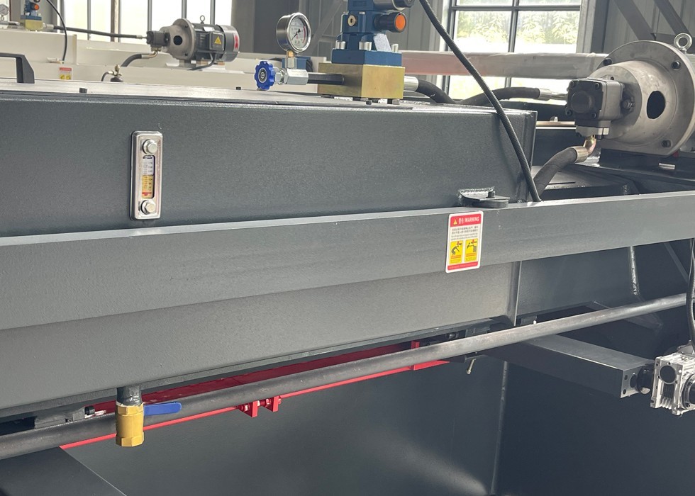 QC11K-4*3200 4mm Thickness E21 Controller Swing Beam Hydraulic Metal Sheet Cutting Machine