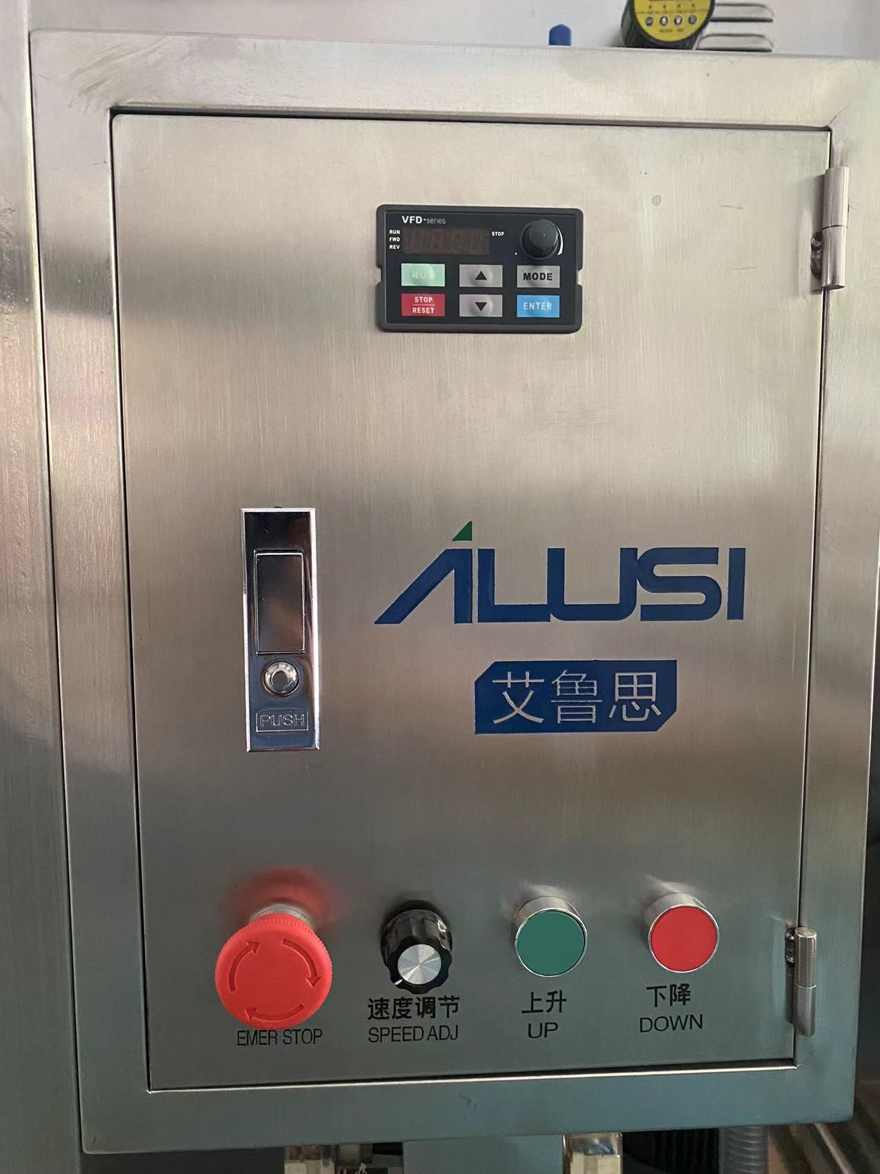 100L Liquid Soap Paint Homogenization Machine Sanitary Stainless Steel Motor Pneumatic Lifting