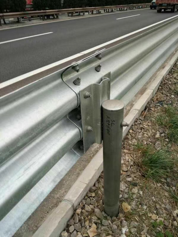 Straight Barrier Galvanized Steel Round Post for Traffic Security and Protection