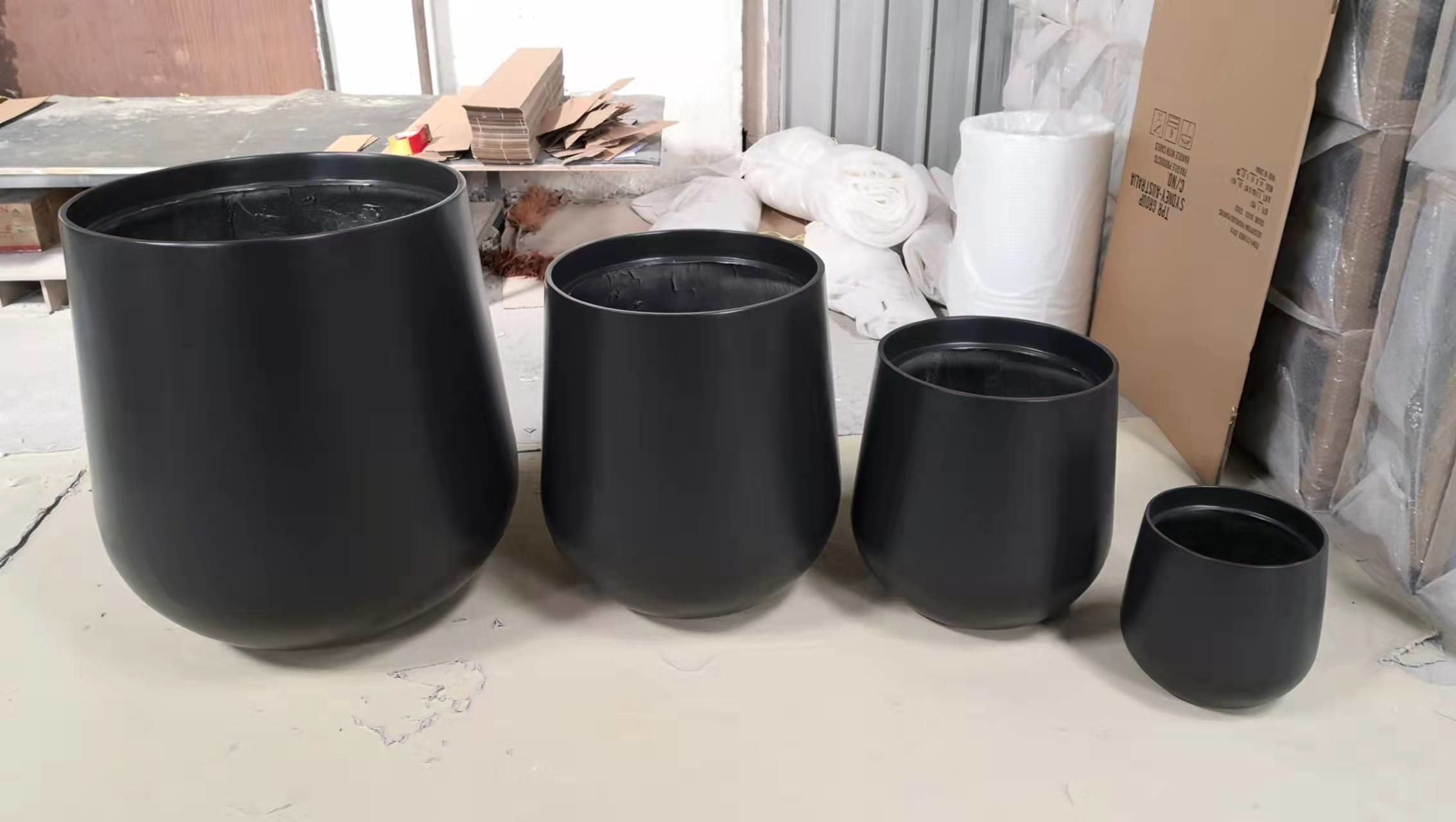 Colorful Glossy Small Garden Resin Fiberglass Flower Planters Wholesale
