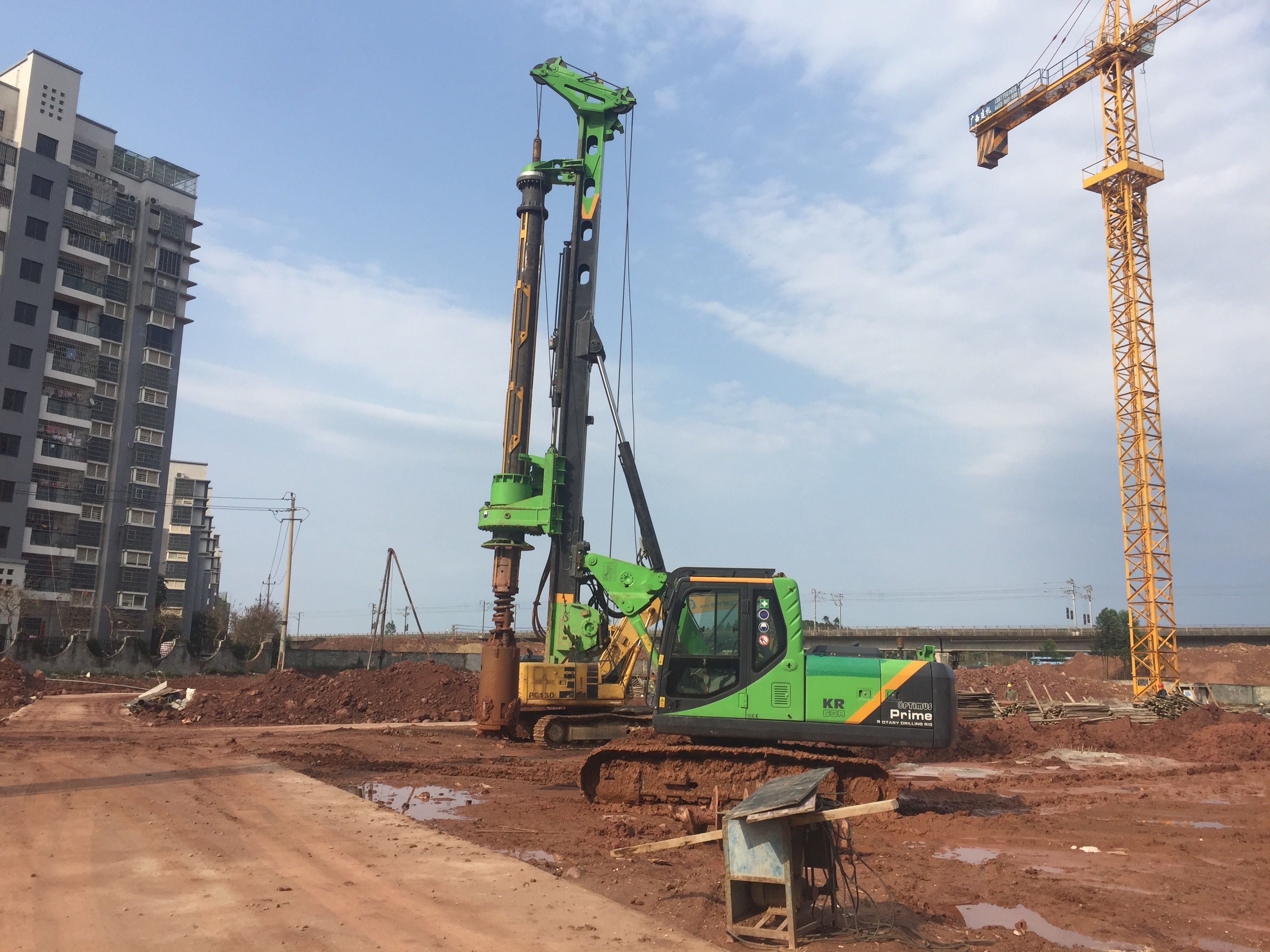 28t Rotary Piling Rig Machinery With 90kw/2200rpm Rated Power/Speed