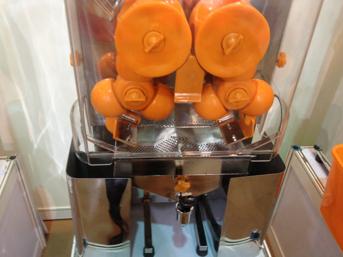 High Capacity Orange Juice Extractor , Cafes / Bars Centrifugal Juicing Machine