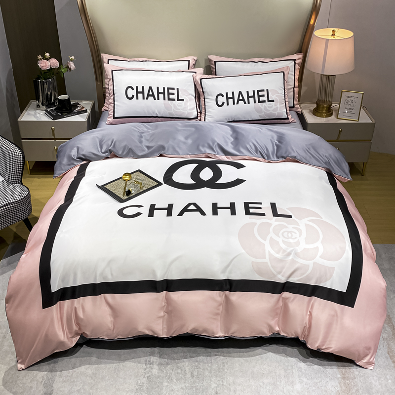 Luxurious Retreat Four Piece Bedding Set With All-Season Ice Silk Bedding Set